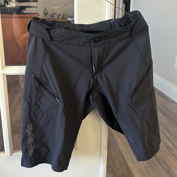 Troy Lee Design Black MTB shorts size medium. - Picture 5 of 5